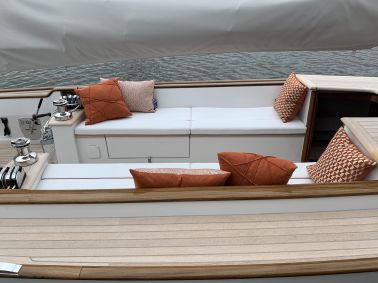 essence 33 exterior 7f